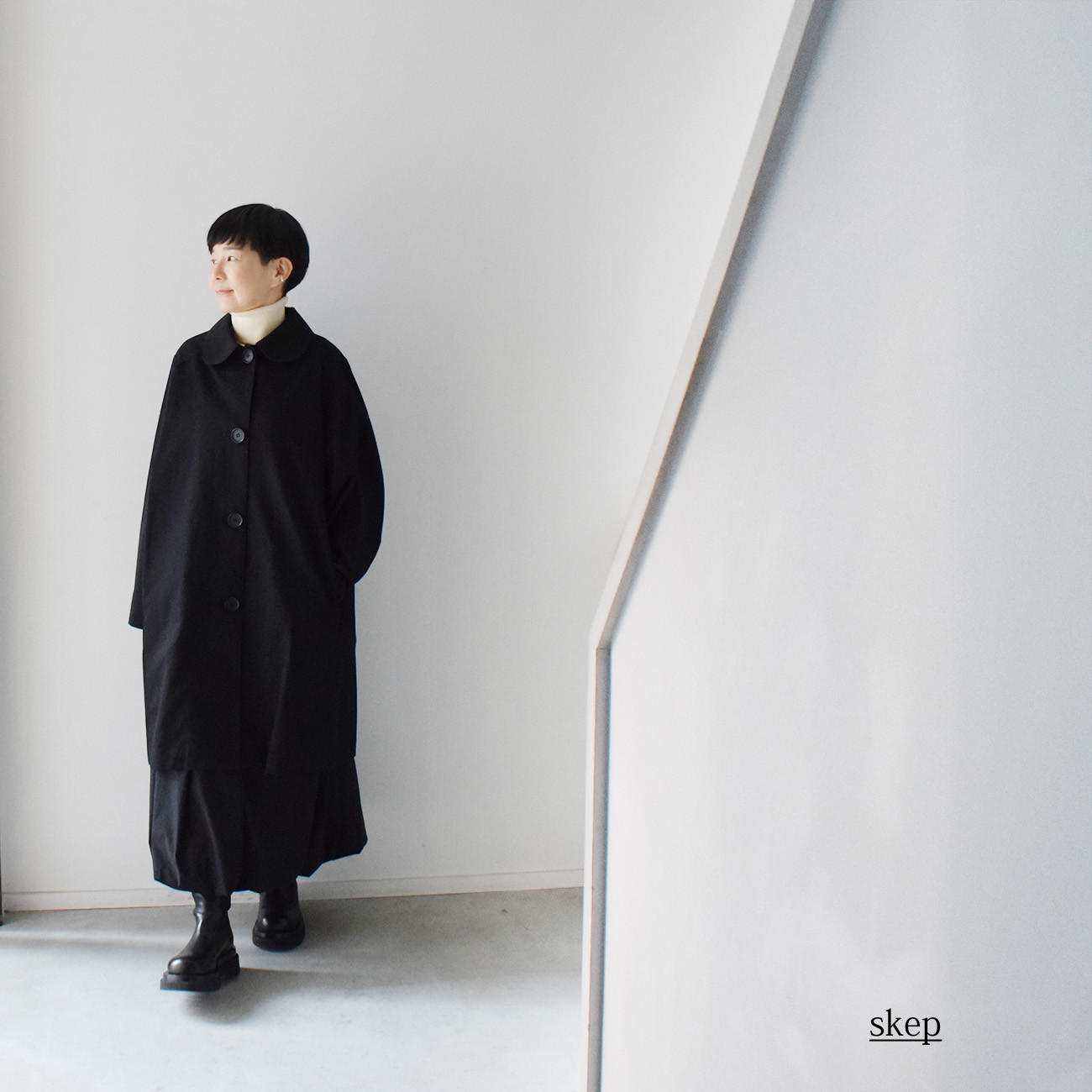 丸襟のゆったりライトコート（コットン100％）：黒［CO59LSBK］