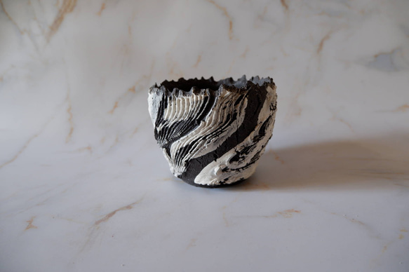 4号白化粧捻り裂紋黒鉢372　塊根植物　多肉植物　アガベ　盆栽　植木鉢　作家鉢　鉢台　沖縄 3枚目の画像