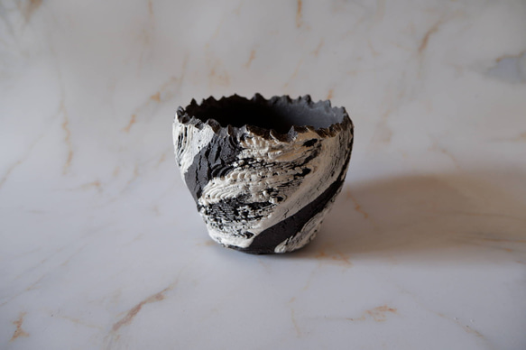 4号白化粧捻り裂紋黒鉢372　塊根植物　多肉植物　アガベ　盆栽　植木鉢　作家鉢　鉢台　沖縄 1枚目の画像