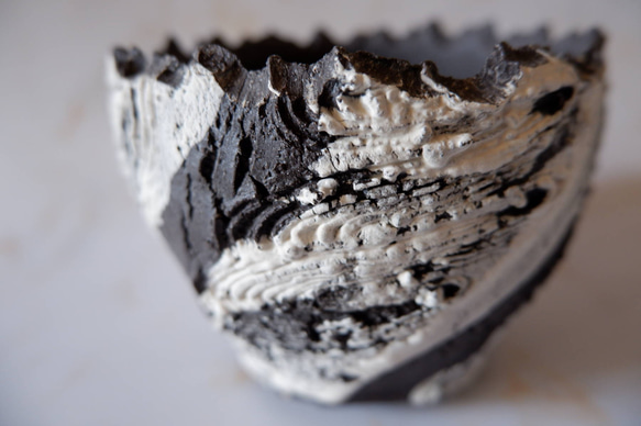 4号白化粧捻り裂紋黒鉢372　塊根植物　多肉植物　アガベ　盆栽　植木鉢　作家鉢　鉢台　沖縄 2枚目の画像