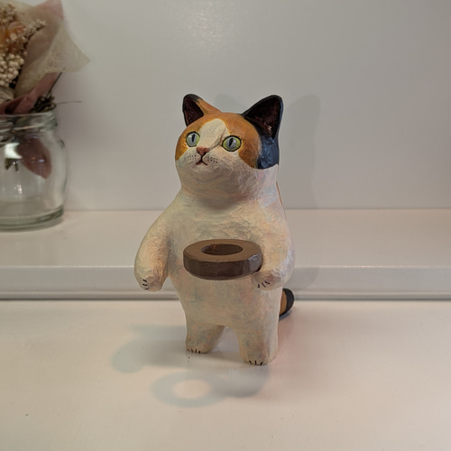 木彫り 『ガラス試験管を持つ三毛猫』、 一輪挿しにも アロマ