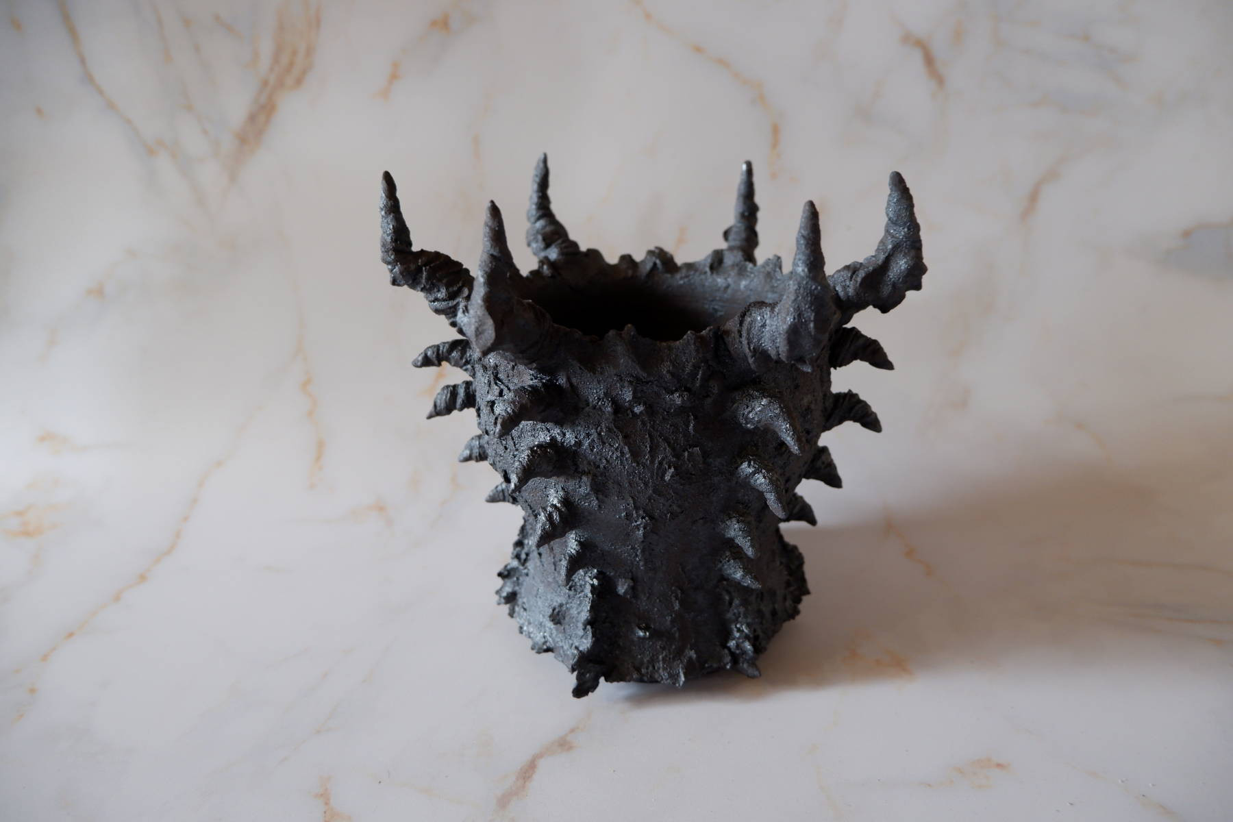 4号窯変黒魔界棘鉢379　塊根植物　多肉植物　アガベ　盆栽　植木鉢　作家鉢　鉢台　沖縄