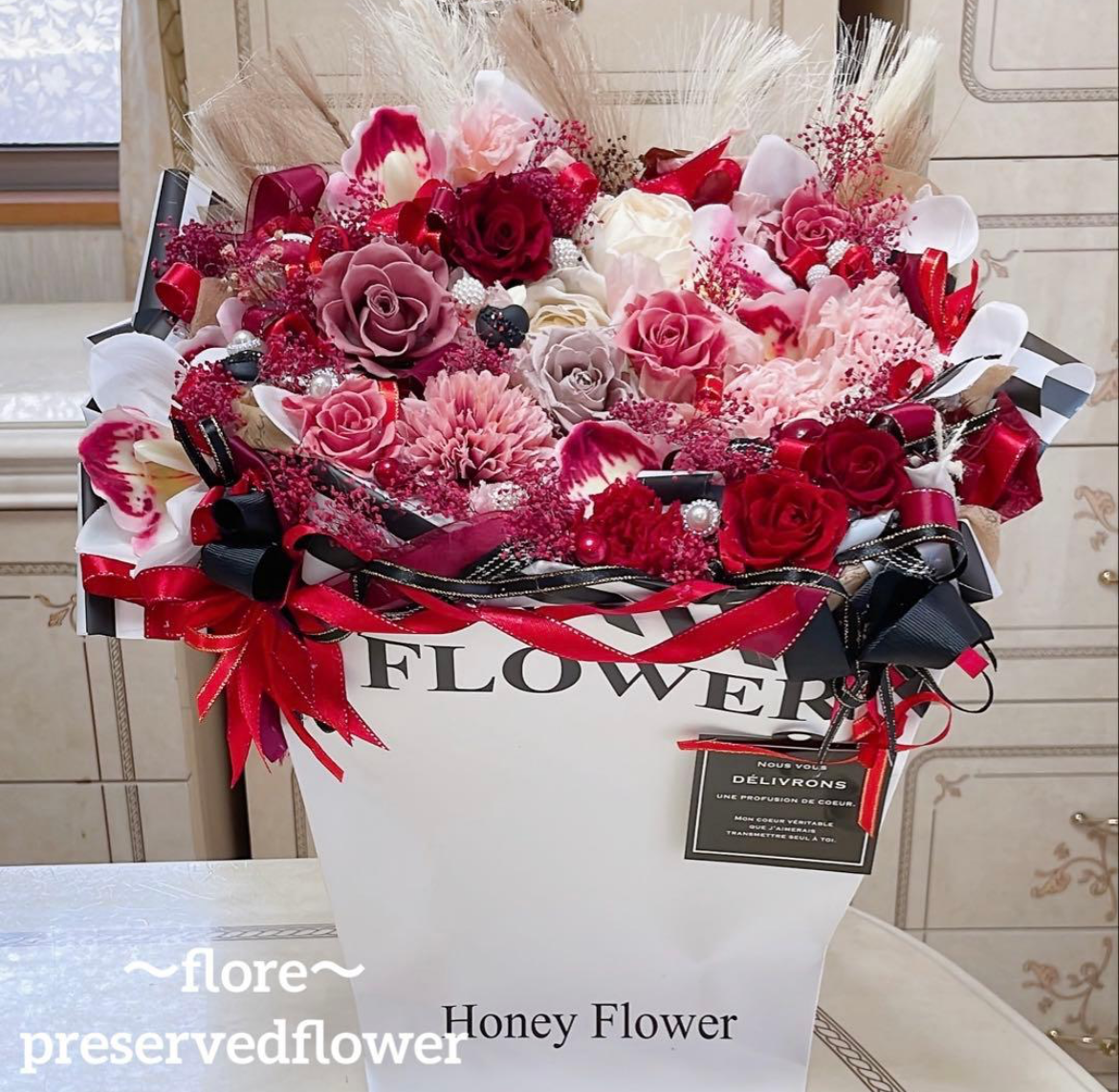【送料無料、ラッピング込み】特大✨ 赤＆ピンクバラ＆カーネーションプリザーブ＆アーティシャルフラワーアレンジ