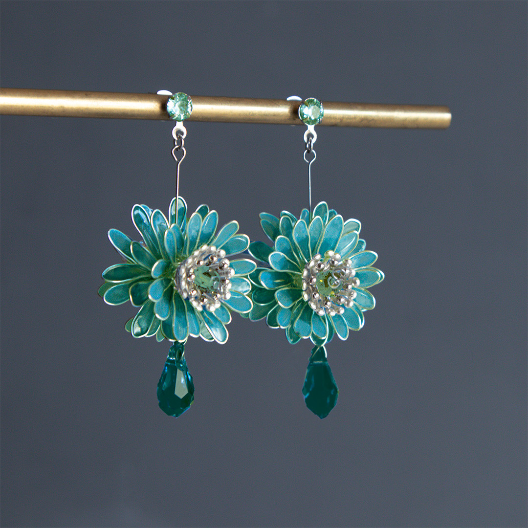 緑　菊重耳飾り