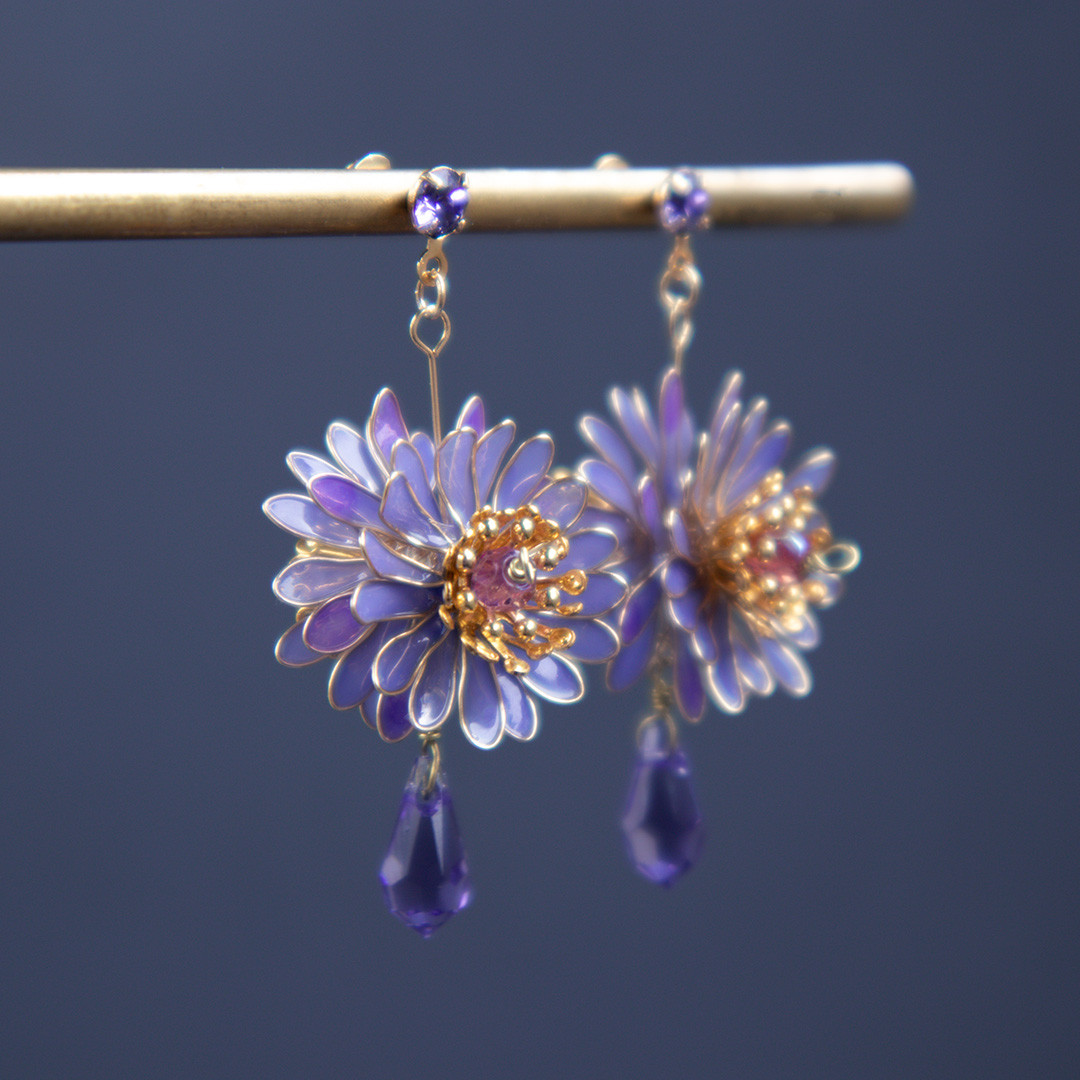 紫　菊重耳飾り