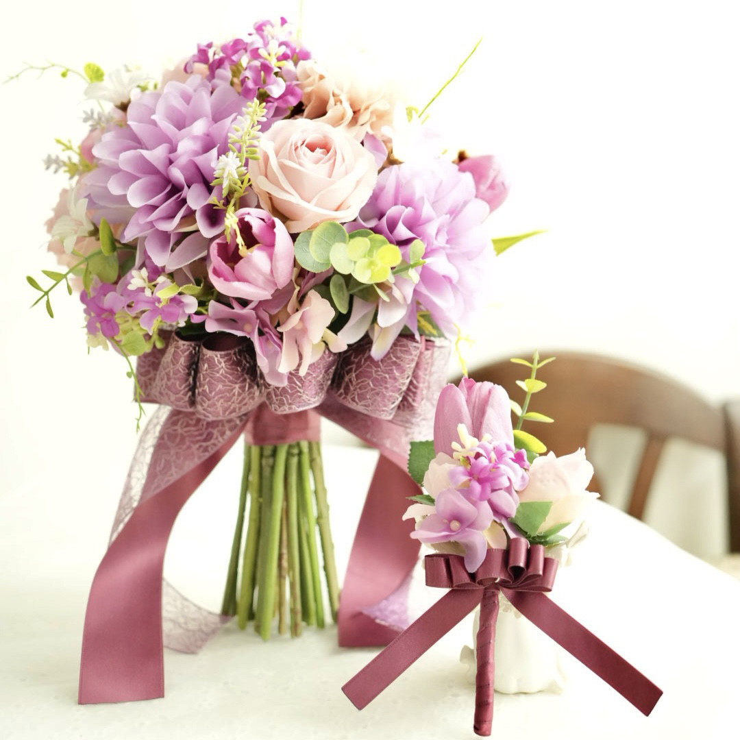 ライラックカラー　ダリアとローズのクラッチブーケ