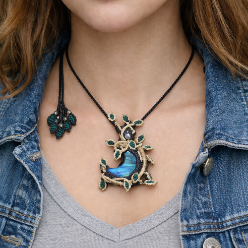 三日月『ラブラドライト』生命の樹マクラメ編トップネックレス