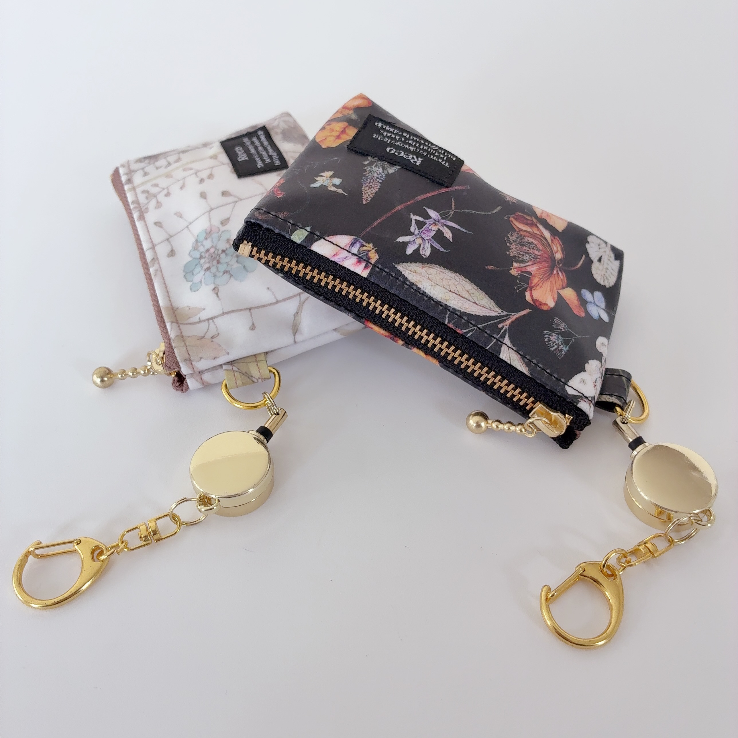 【リバティ・ラミネート】パスケース（ポケットあり）フローラルイブ　イルマ