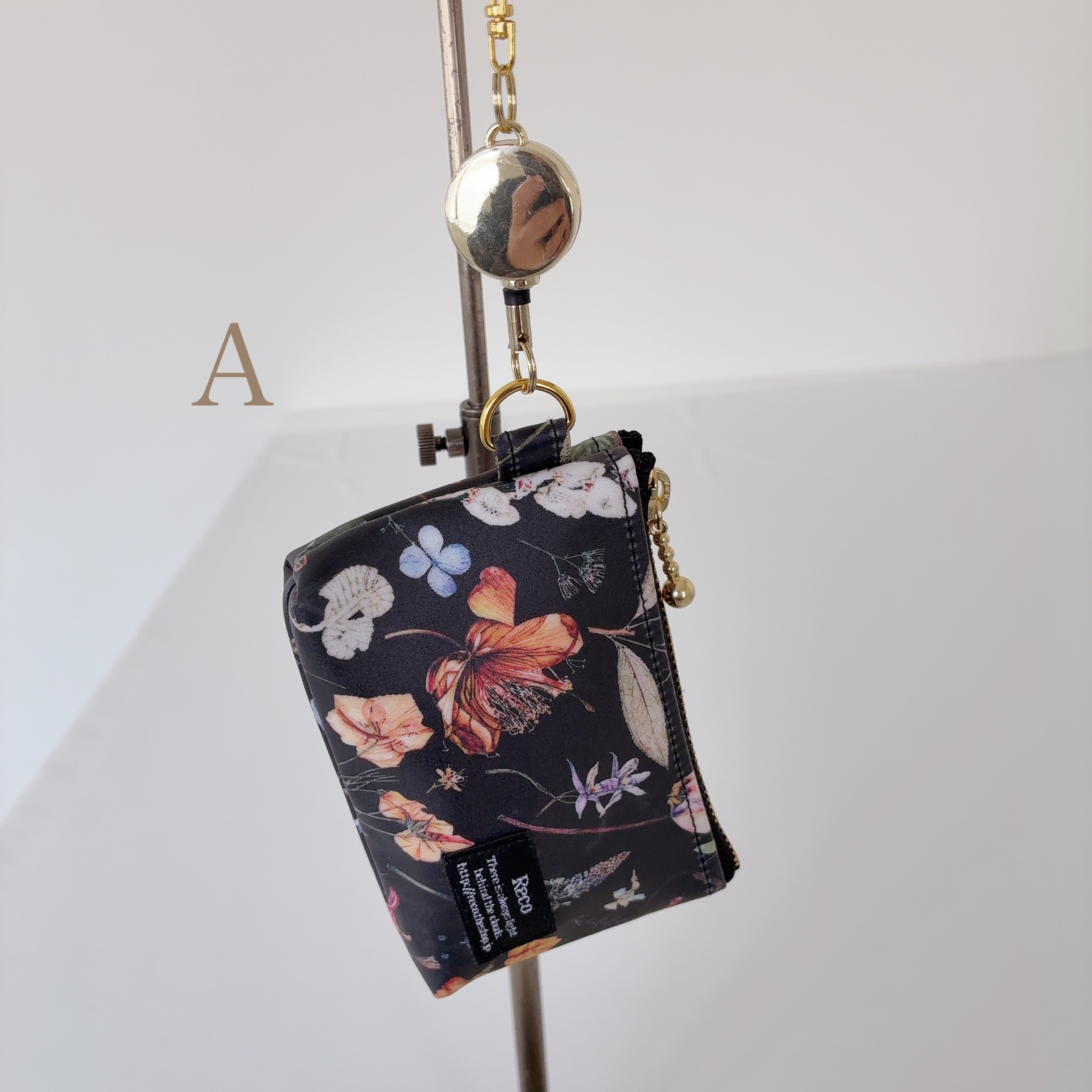 【リバティ・ラミネート】パスケース（ポケットあり）フローラルイブ　イルマ