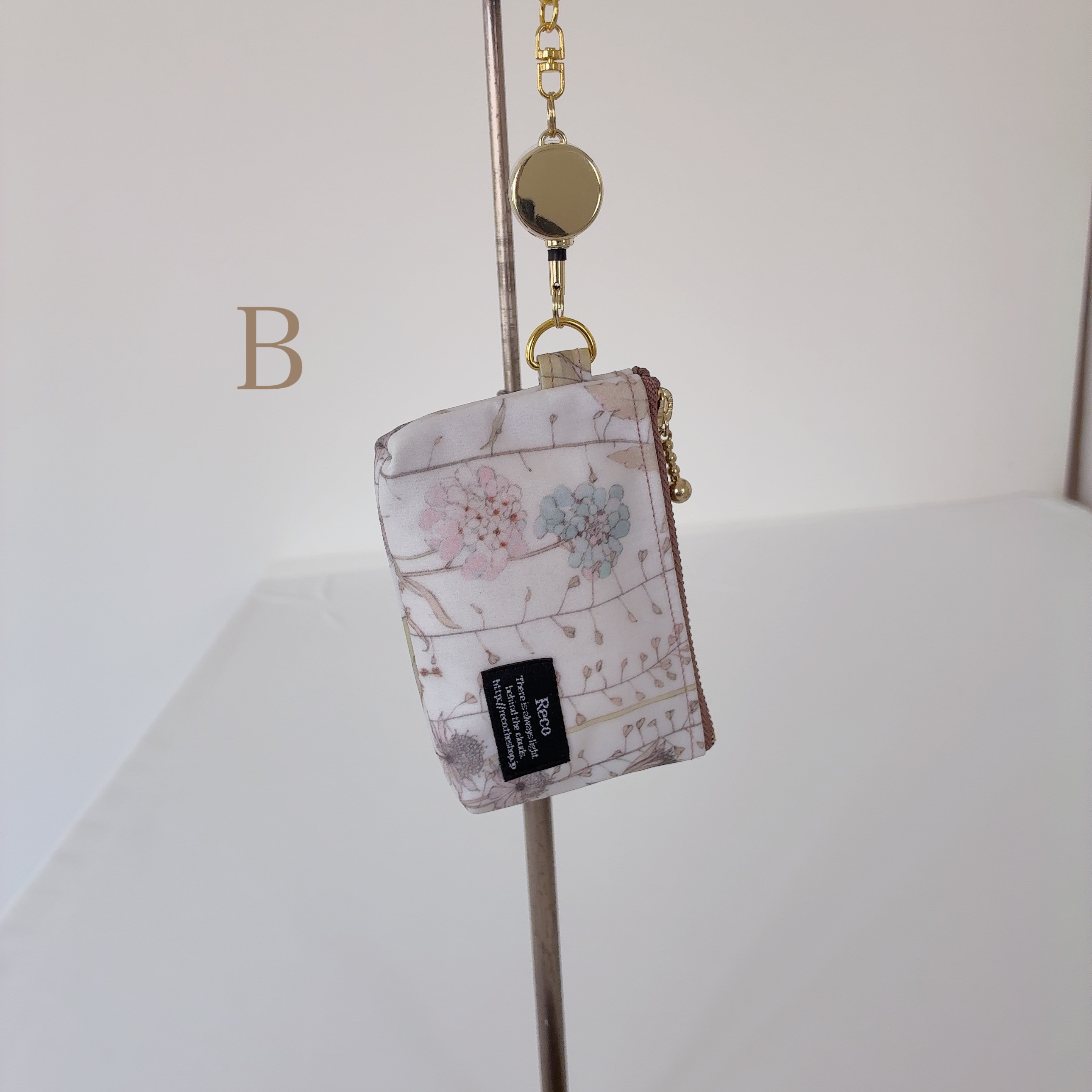 【リバティ・ラミネート】パスケース（ポケットあり）フローラルイブ　イルマ