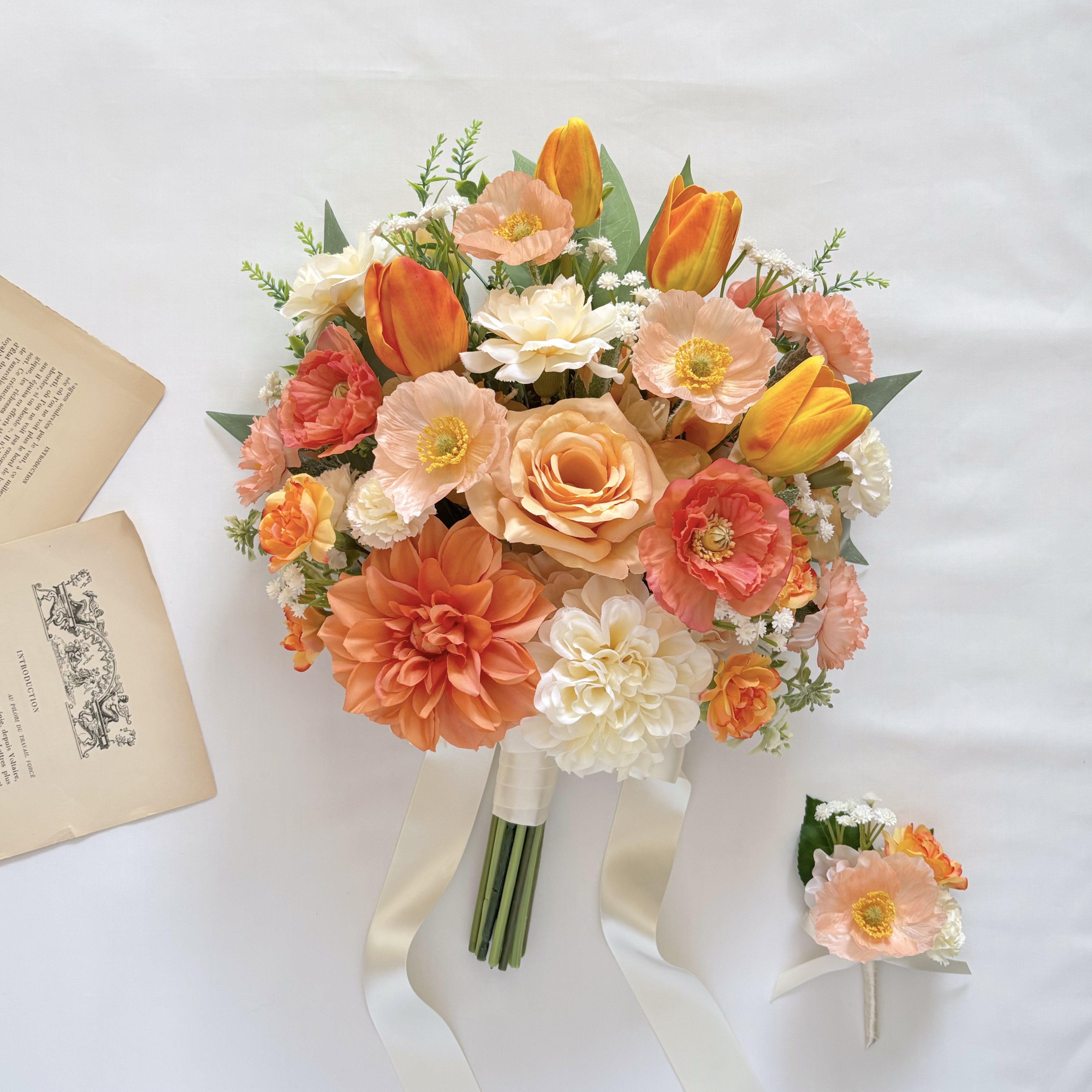 【新作】オレンジ ダリア と ポピーの クラッチブーケ（造花・ウェディング・結婚式・前撮り・フォト・ブーケ