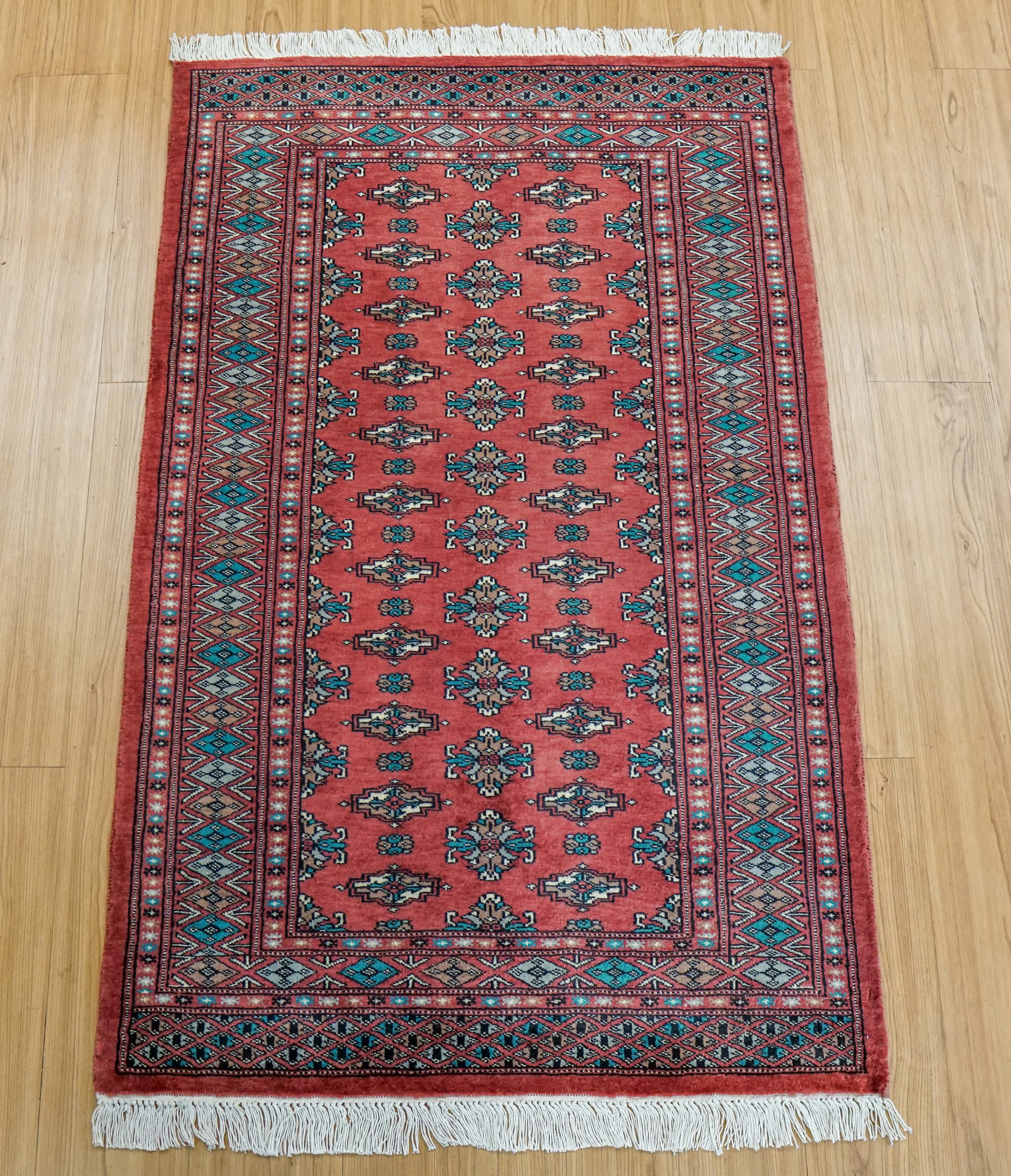 パキスタン手織り絨毯 トルクメンデザイン ピンク 127×81cm