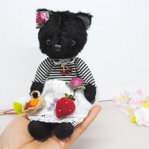 黒猫ちゃん-フルーツづくし 18cm リネンのスカート ぬいぐるみ すずき