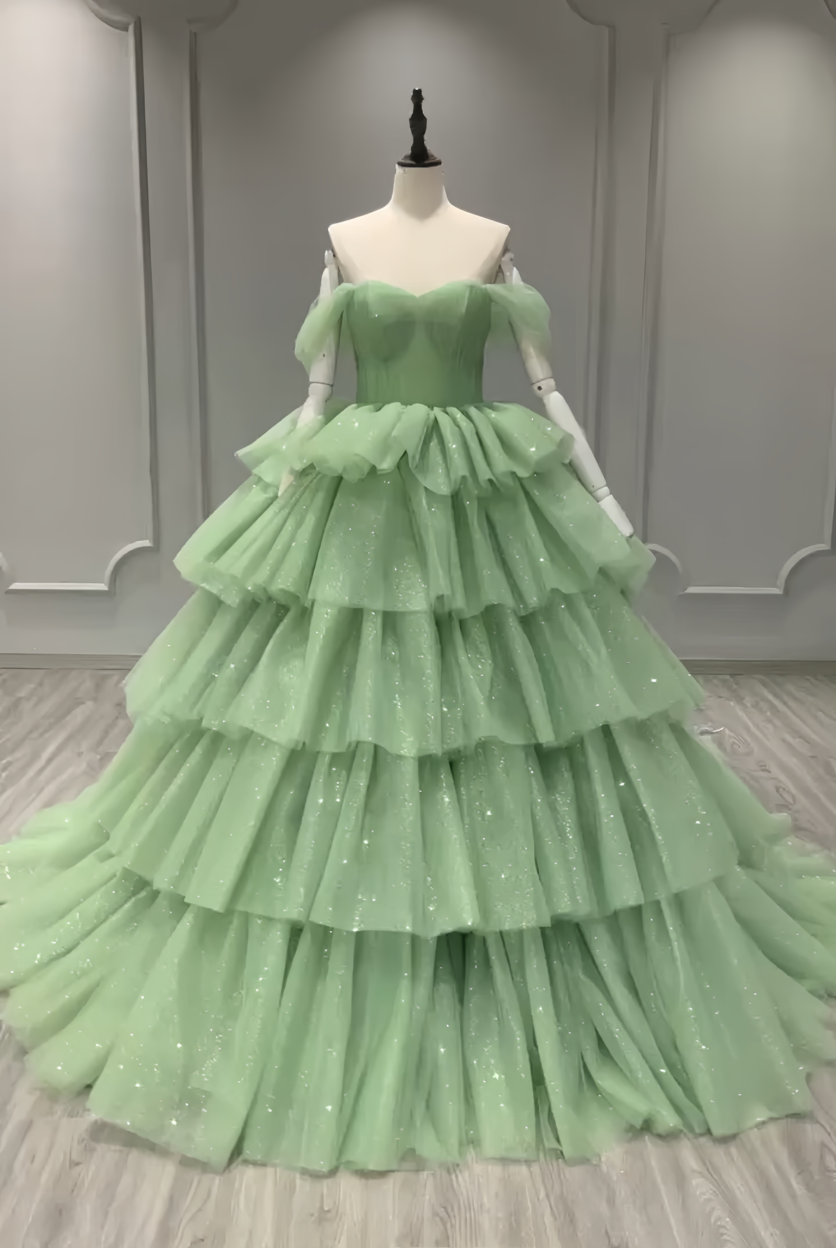 上品グッリター　Aライン　細見えシルエットグリーン　多層チュール　演奏会音楽会成人式　カラードレス　袖あり　二の腕カバー