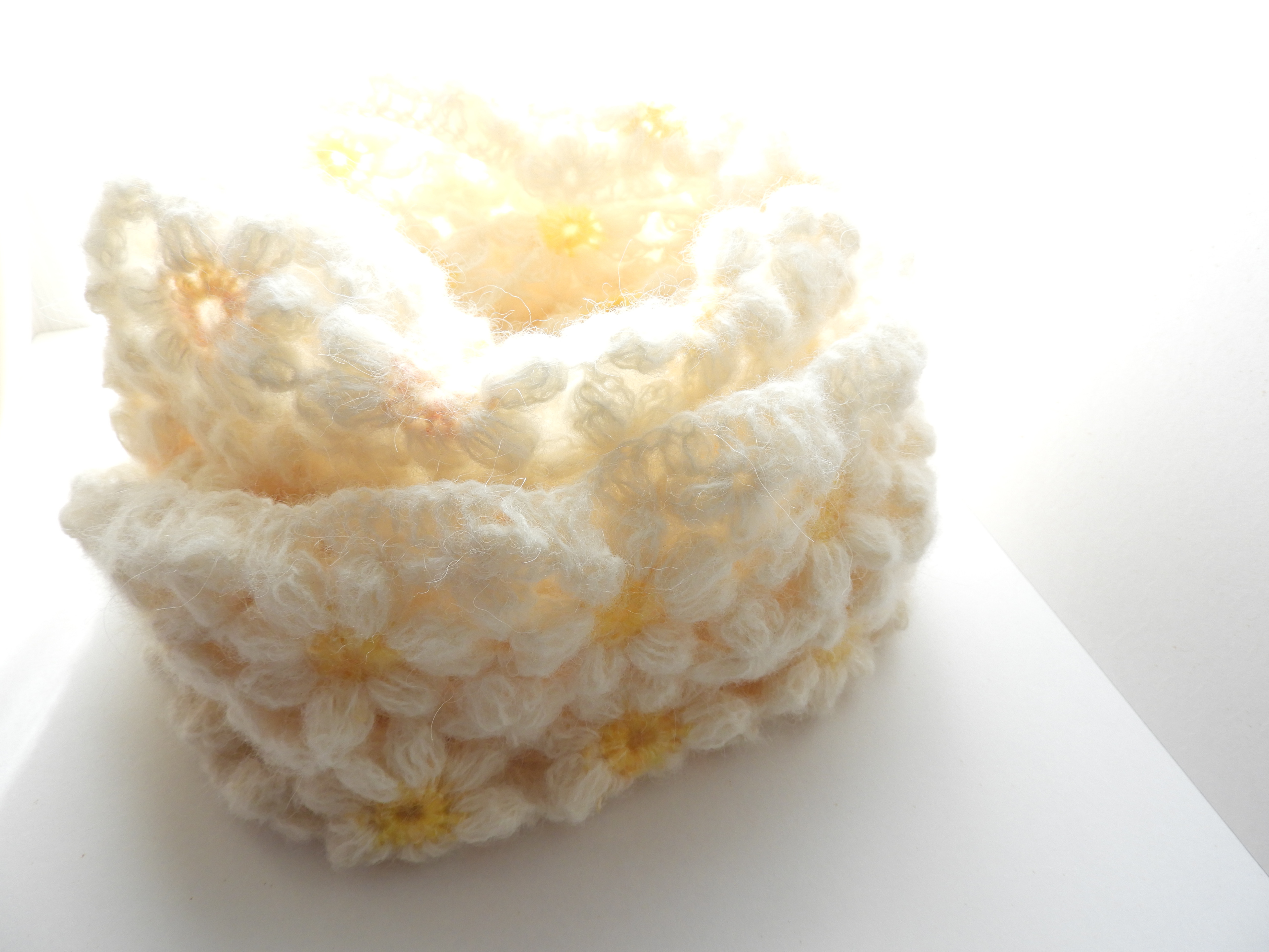 新作マフラーマーガレット大人可愛い 長め　お花モチーフ編み（お花３列）ちくちくしないアルパカ75%