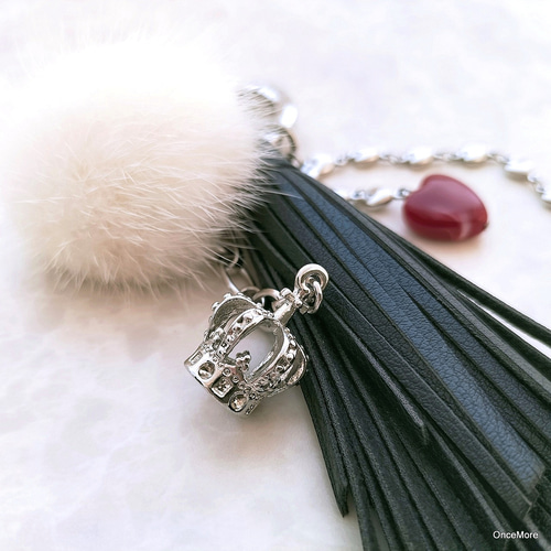 現品限り】レザータッセルとミンクファーのキーホルダーまたはバッグ