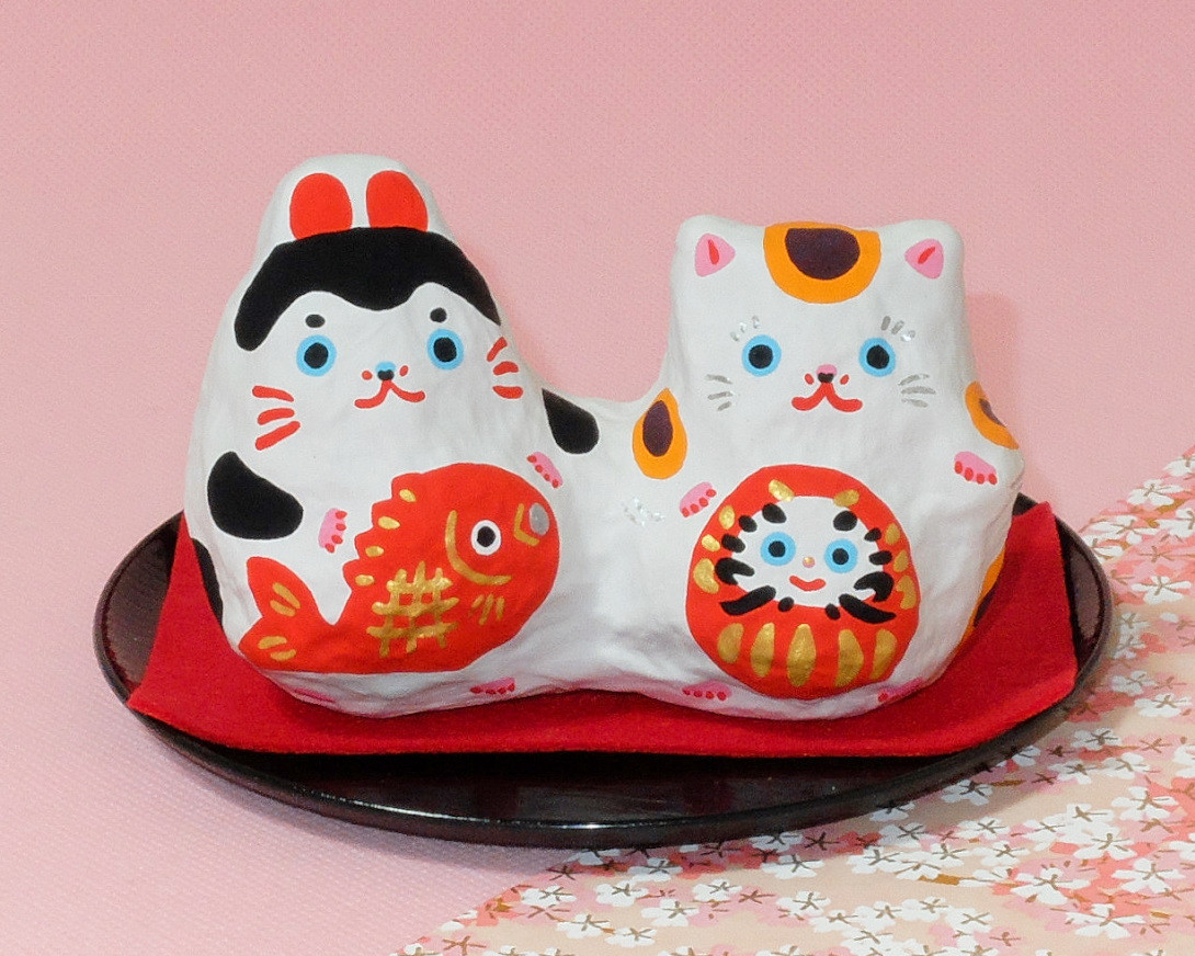 創作紙張り子 「福招き猫」と「めでたいけん」