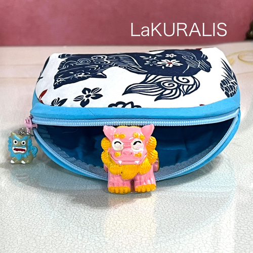 沖縄シーサー柄(紺)】コロンと可愛いポーチ(中) 守り神ポーチ/お守り