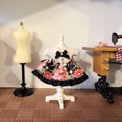 和柄ワンピース(朱花)＊女の子サイズ(約8cmドール用) おもちゃ・人形