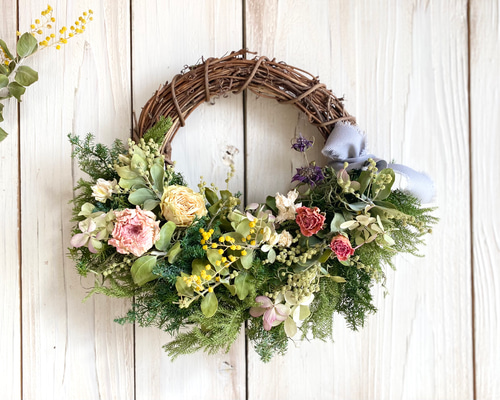 感謝価格！オーレアミモザの蕾とピンクのお花のリース　ひな祭り　春　紫陽花 感謝価格！オーレアミモザの蕾とピンクのお花のリースひな祭り春紫陽花