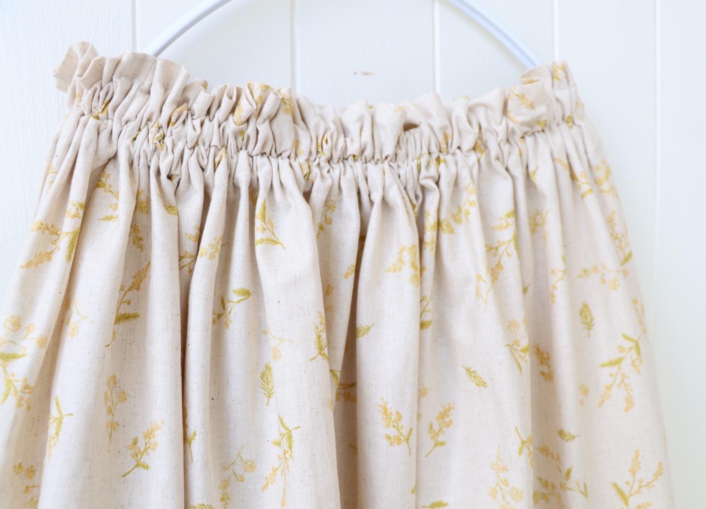 総丈90㎝／momen-t ミモザ柄／ロングギャザースカート／綿麻花柄スカート／春夏スカート／生成り