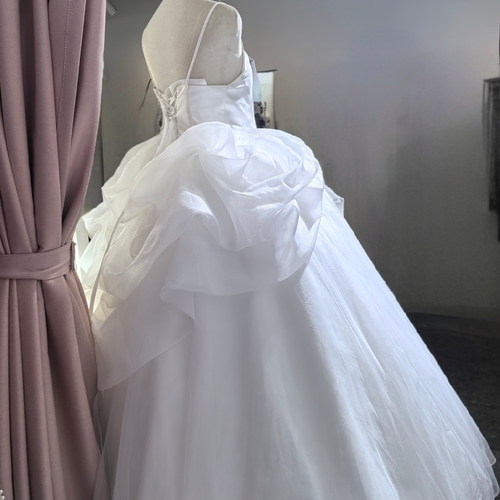 セクシー オフホワイト ストラップウェディングドレス ウエストビッグ