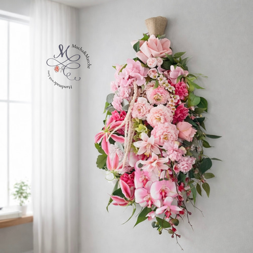 ひな祭りを祝う 胡蝶蘭と牡丹と桃の特大スワッグ｜春を告げる華やぎの