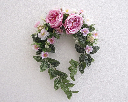 馬蹄スタイルの壁飾り 桜・バラ入り 造花 リース 壁掛け cmwh190