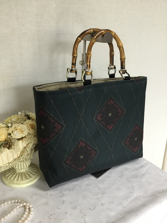 アンティーク大島紬×酒袋　小さな雪輪重ね　リメイク　山葡萄ハンドルバッグ アンティーク大島紬×酒袋 小さな雪輪重ね リメイク 山葡萄ハンドル