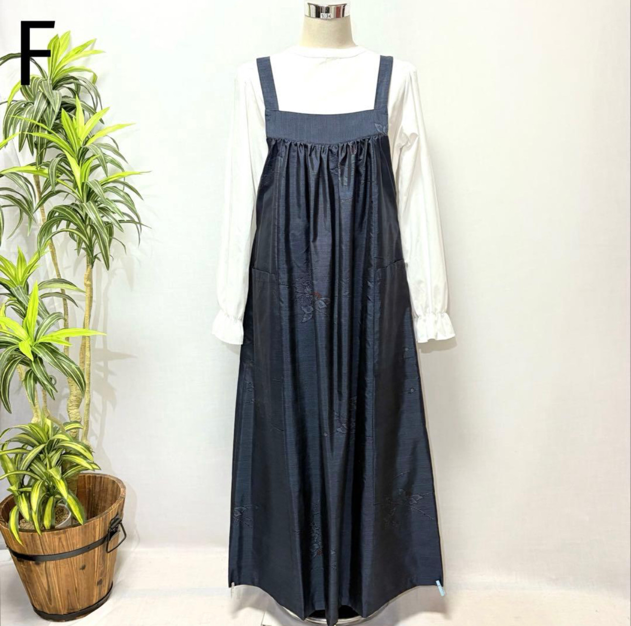 着物リメイク　大島紬花柄ジャンパースカート　ロングワンピース　　ミモレ丈　ゆったり　フリーサイズ　ノースリーブ　シルク 10,764円