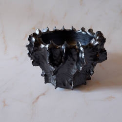 5号艶流紋黒襞鉢385　塊根植物　多肉植物　アガベ　盆栽　植木鉢　作家鉢　鉢台　沖縄 1枚目の画像