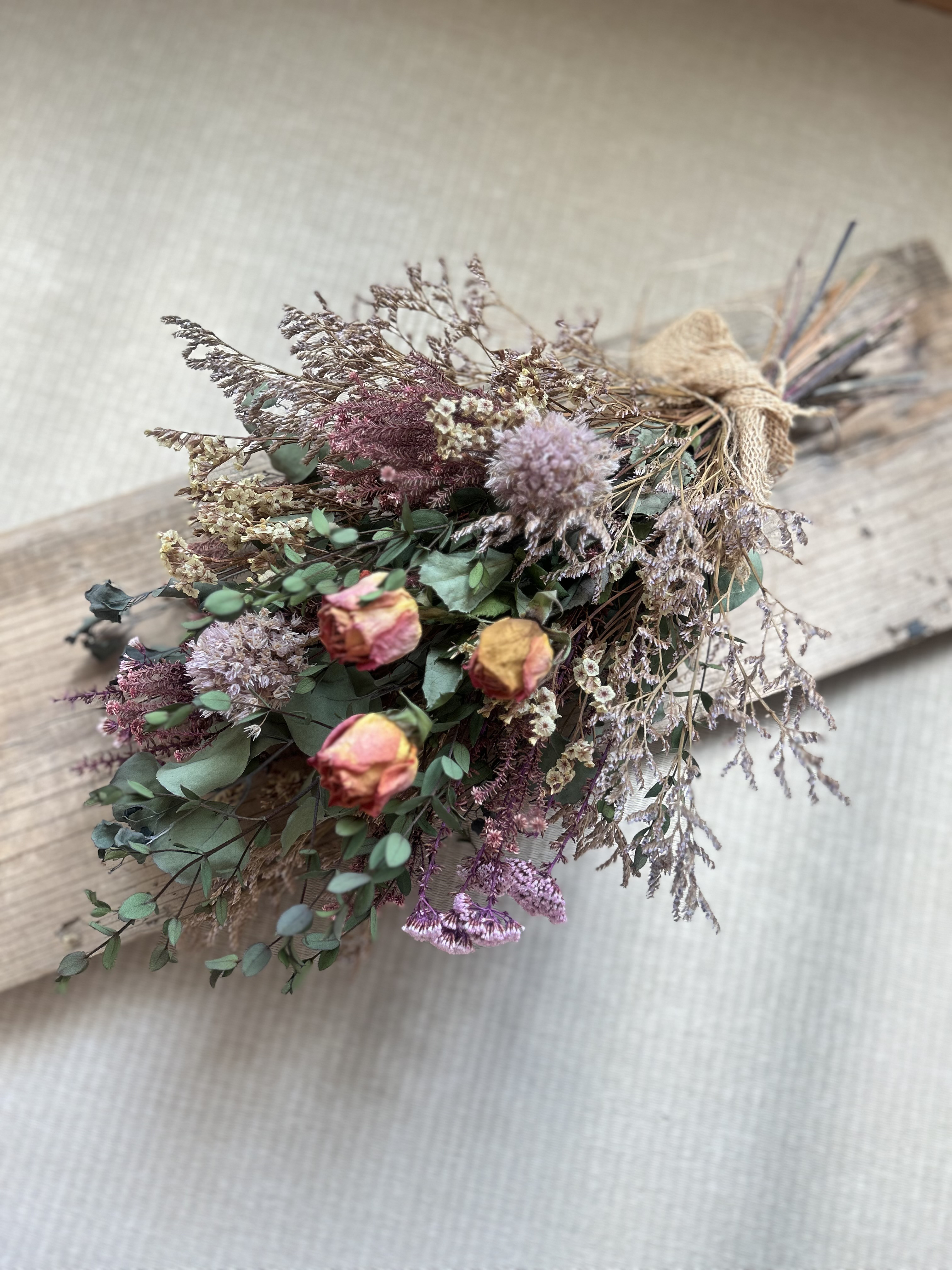 春気分カラフルなドライフラワースワッグ