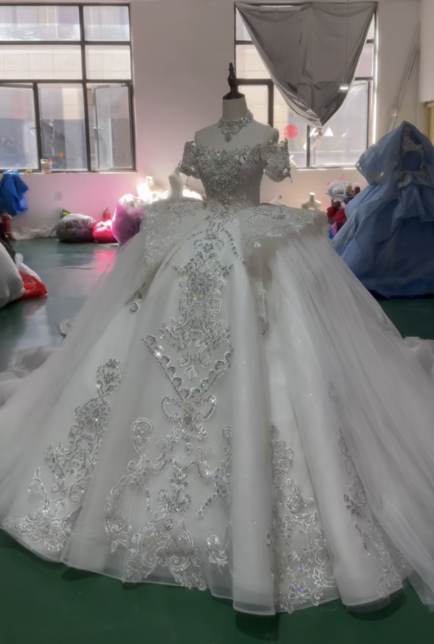 韓国風　オフショルダー　二の腕カバー　ラッフルスカート　フランスレース　オフホワイト　高品質保証　ふわふわチュール結婚式 50,094円