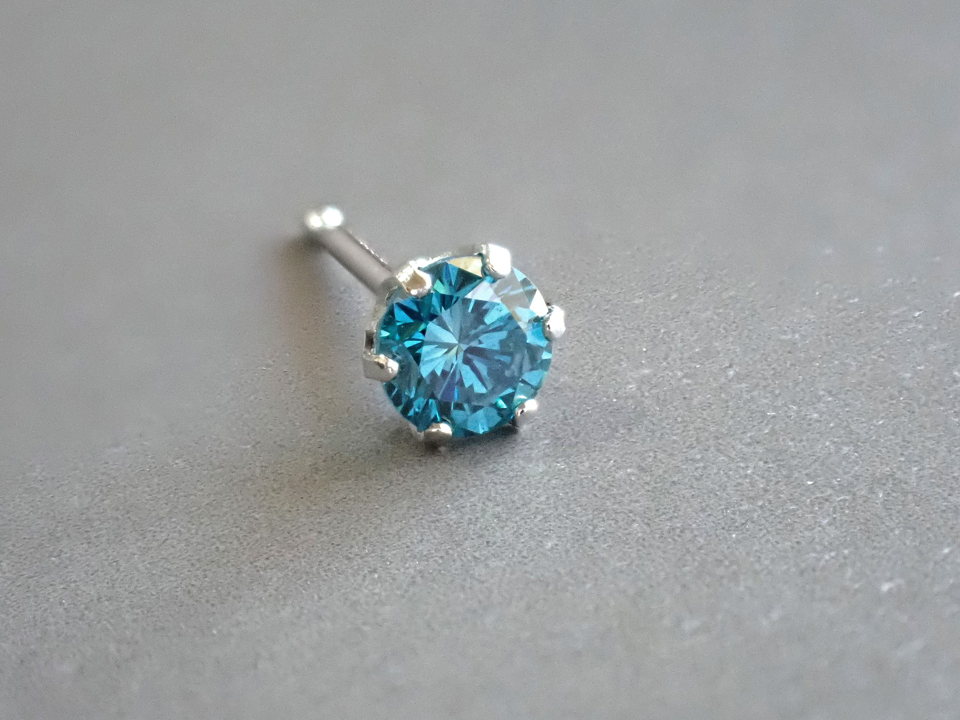 Pt900 ブルーダイヤ片耳ピアス