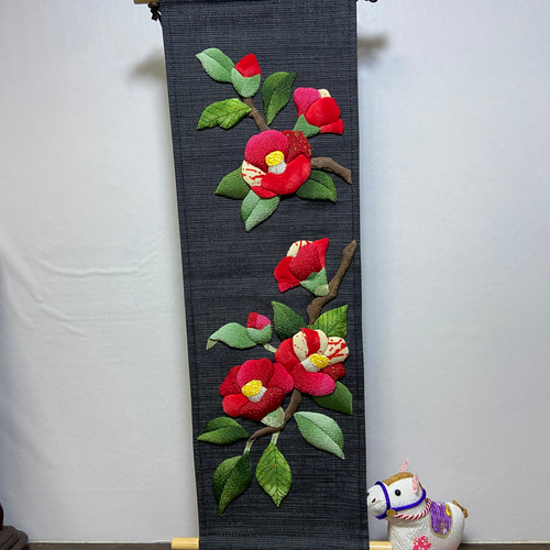 送料無料 押絵 椿タペストリー その他インテリア雑貨 おたんこなす