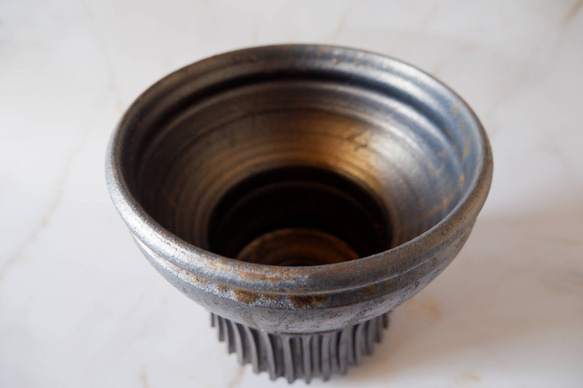 6号燻し金彩鎬鉢387　塊根植物　多肉植物　アガベ　盆栽　植木鉢　作家鉢　鉢台　沖縄 4枚目の画像
