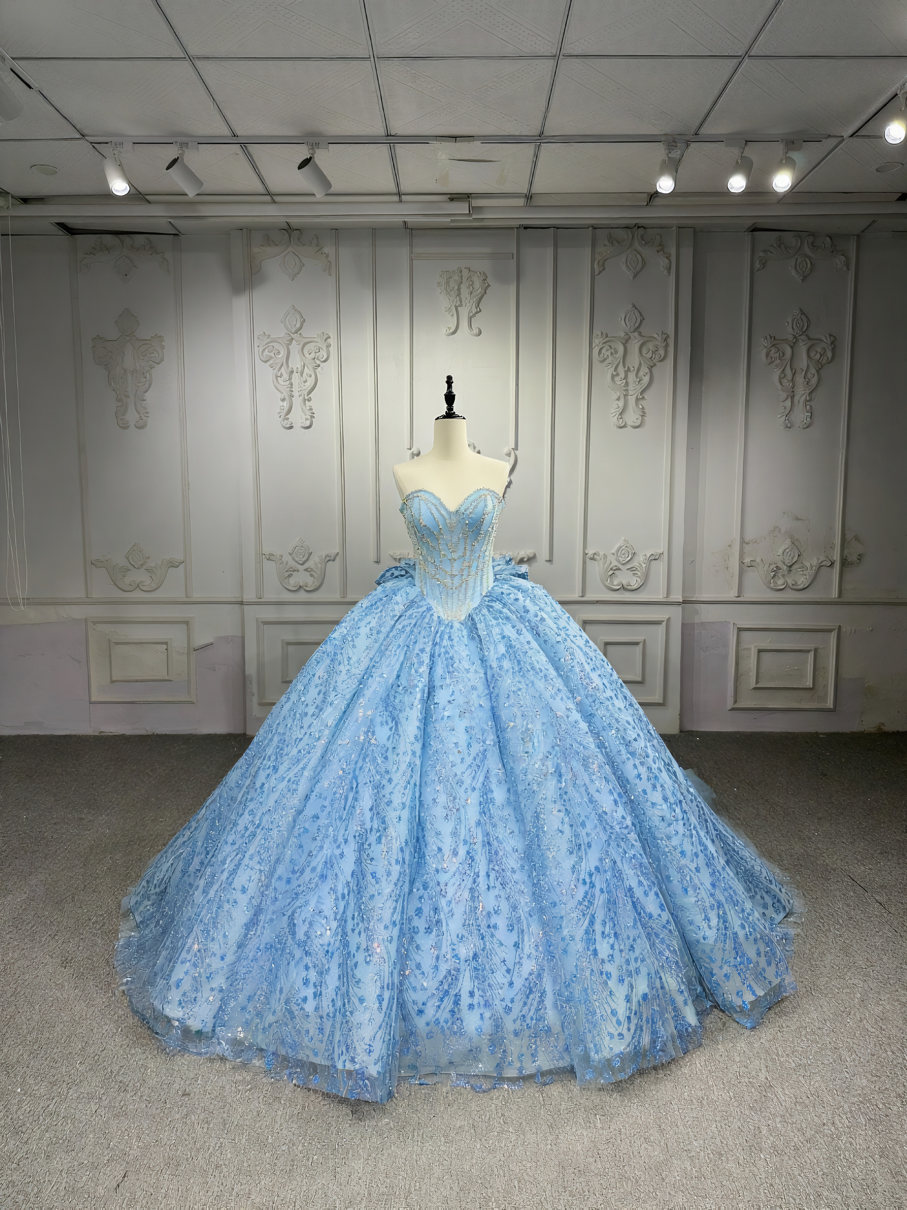 WEB限定　水色ブルー　バックリボン　カラードレス　チューブトップ　小花柄つき　多層チュール　演奏会音楽会成人式卒業式