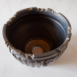 6号燻し金彩鎬鉢388　塊根植物　多肉植物　アガベ　盆栽　植木鉢　作家鉢　鉢台　沖縄 4枚目の画像