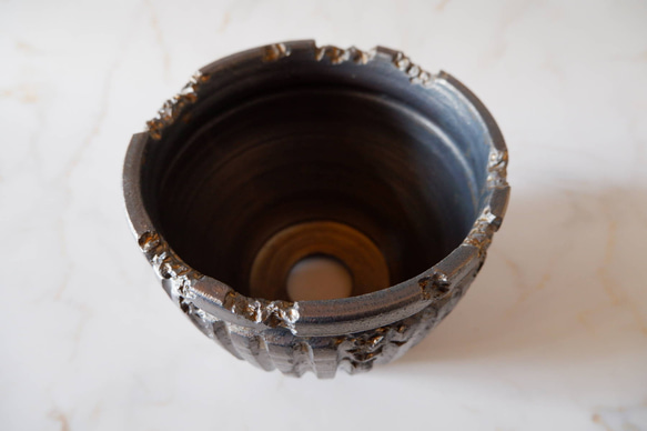 6号燻し金彩鎬鉢388　塊根植物　多肉植物　アガベ　盆栽　植木鉢　作家鉢　鉢台　沖縄 4枚目の画像