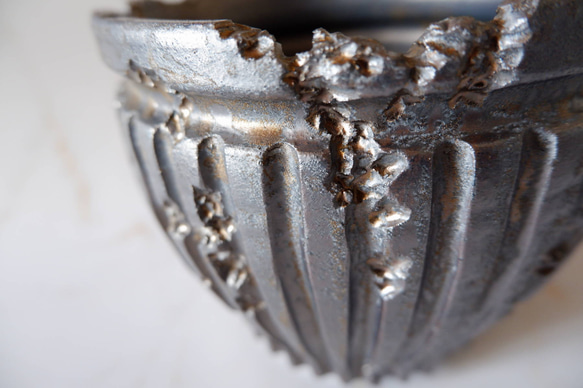 6号燻し金彩鎬鉢388　塊根植物　多肉植物　アガベ　盆栽　植木鉢　作家鉢　鉢台　沖縄 2枚目の画像