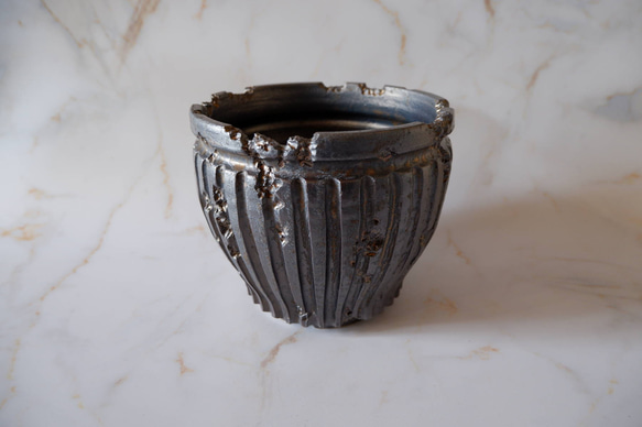 6号燻し金彩鎬鉢388　塊根植物　多肉植物　アガベ　盆栽　植木鉢　作家鉢　鉢台　沖縄 1枚目の画像