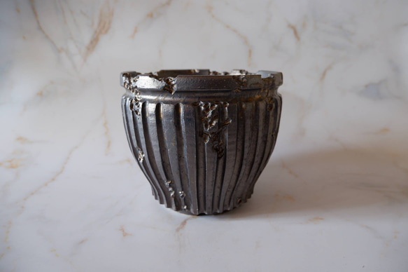 6号燻し金彩鎬鉢388　塊根植物　多肉植物　アガベ　盆栽　植木鉢　作家鉢　鉢台　沖縄 3枚目の画像