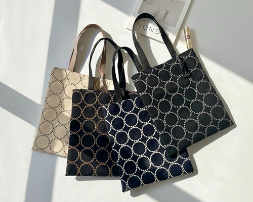 人と被らない着回しバッグ】ミナペルホネンdop刺繍生地と帆布のスリム