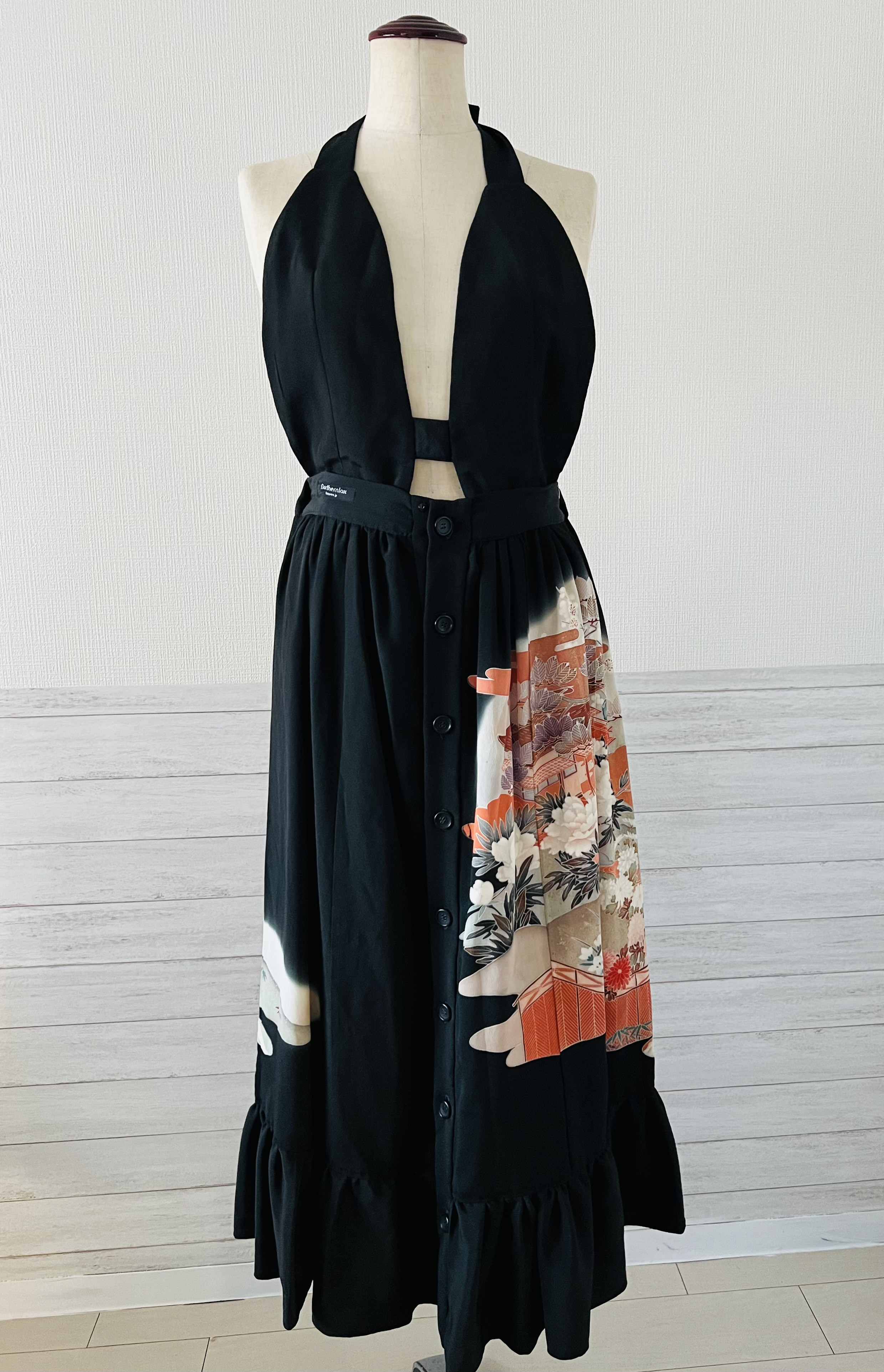 留袖リメイク/胸当て取り外し可能・フロントオープン・スカート／黒/シルク１００％/着物リメイク/高身長