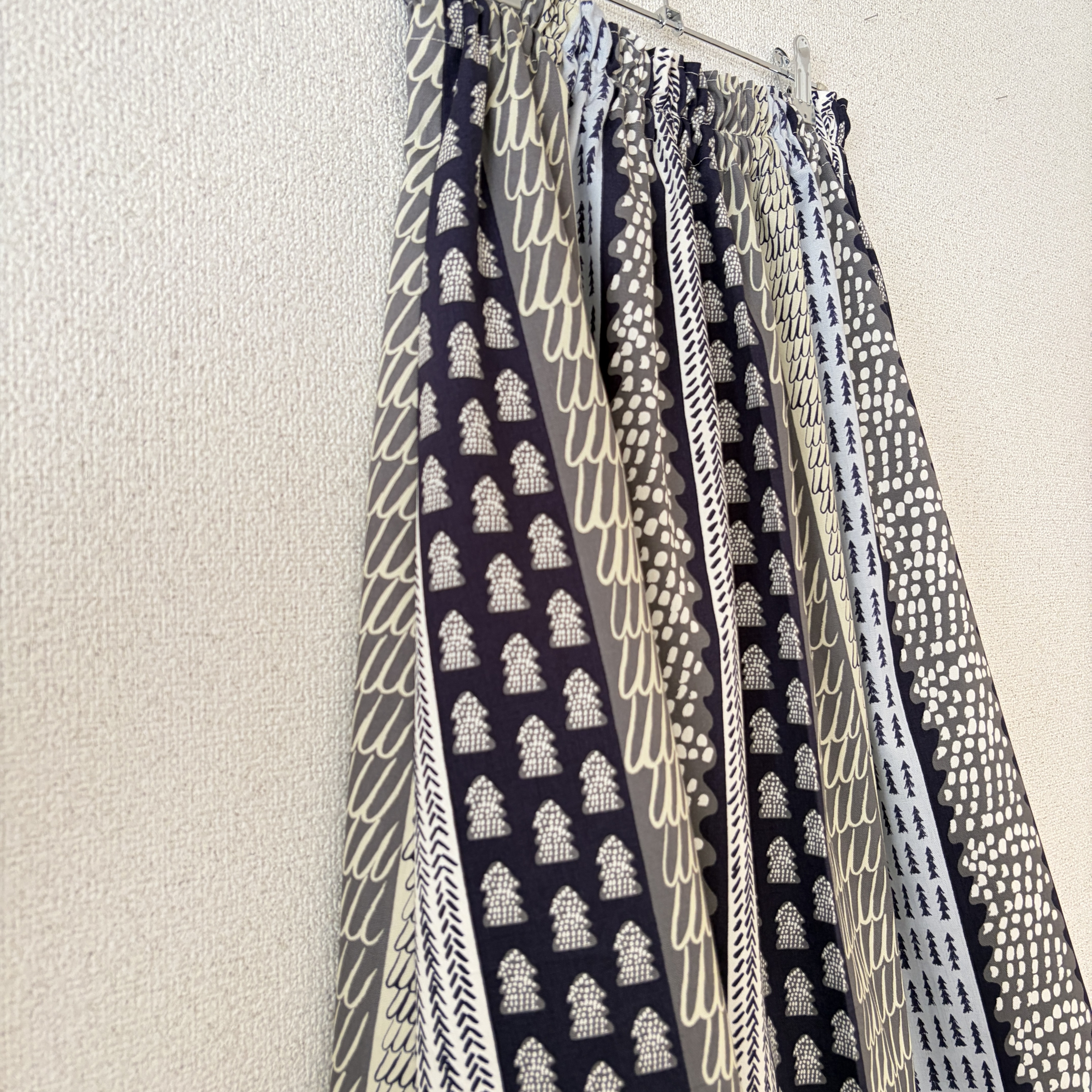 【2026新作】一年中楽しめる♪北欧テキスタイル ギャザースカート グレー　ウエスト変更可