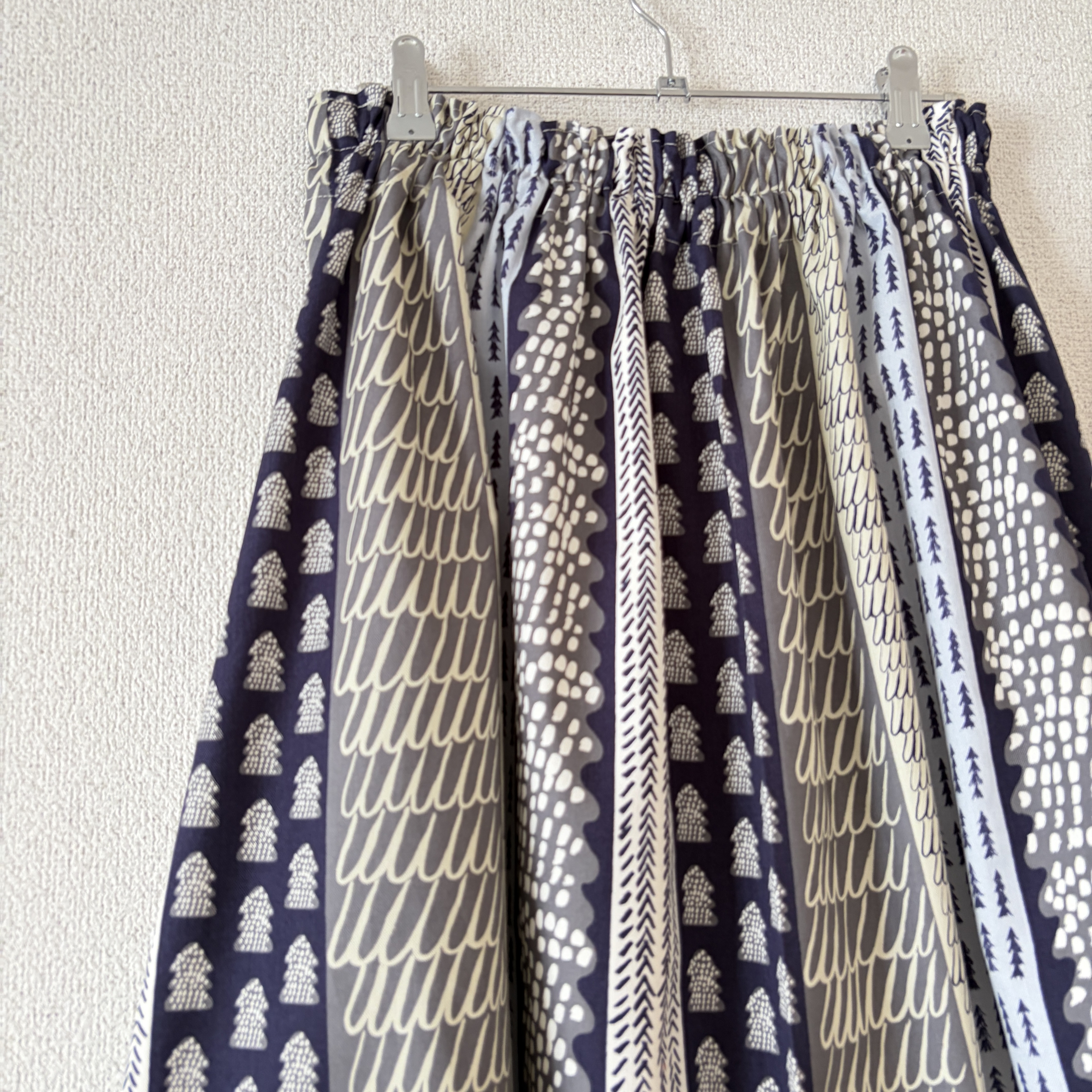 【2026新作】一年中楽しめる♪北欧テキスタイル ギャザースカート グレー　ウエスト変更可