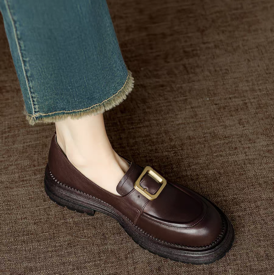 ローヒールで美脚を演出しつつ、歩きやすさも兼ね備えた優秀なデザインばかり。厚底 ローファー レディース パンプス 本革