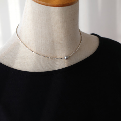 カレンシルバーとグレーパールのネックレス カレンシルバー グレー