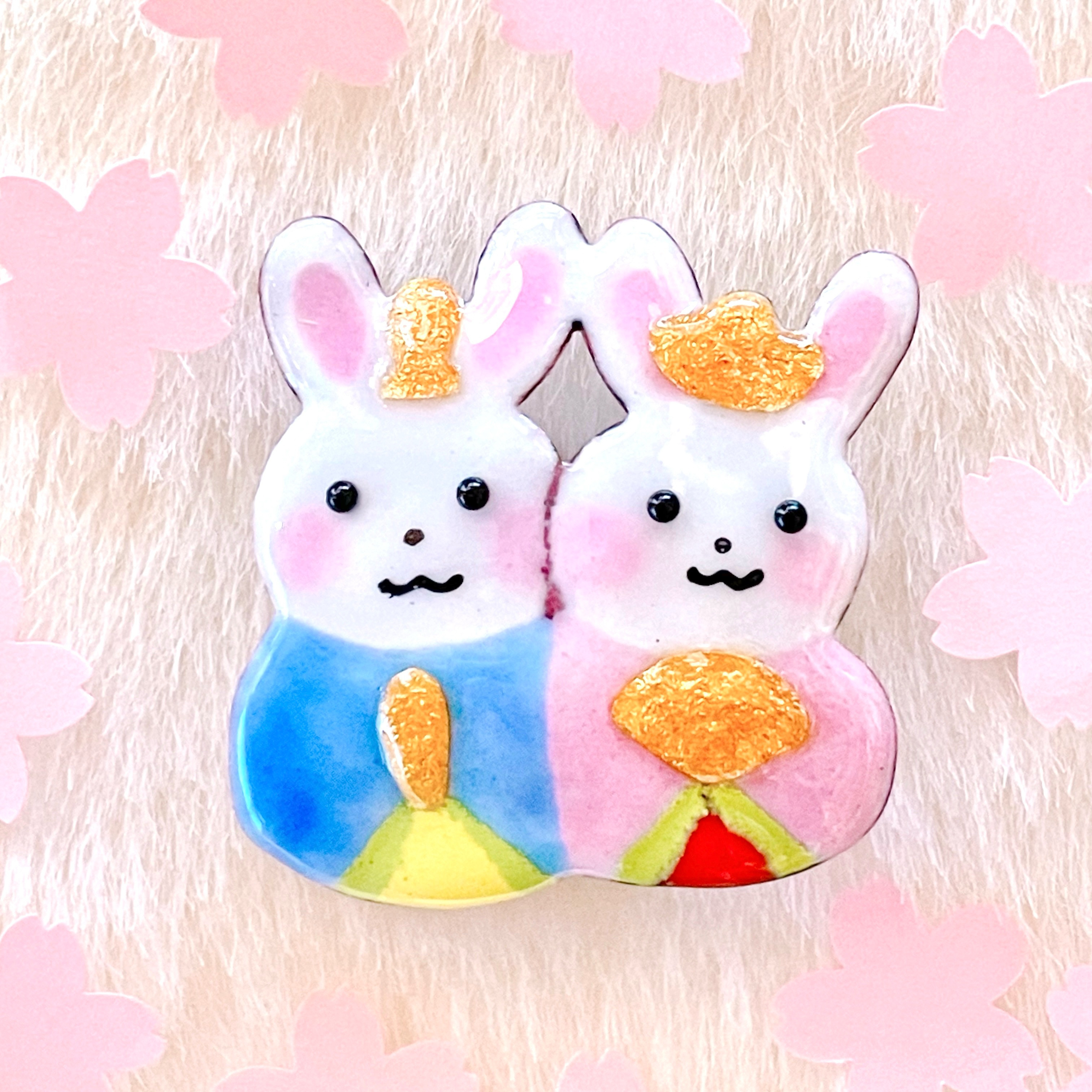 ぴょんぴょんウサギのお雛様•七宝焼帯留め（ブローチ金具に変更可）