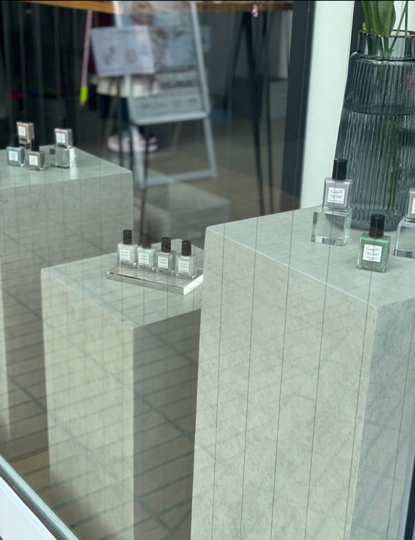 30.90 30.60２点　ディスプレイボックス　ディスプレイラック 1枚目の画像